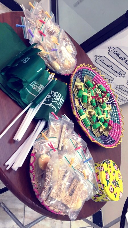 تفاعل طالبات التدريب مع المستفيدات في نشاط حضارة المملكة