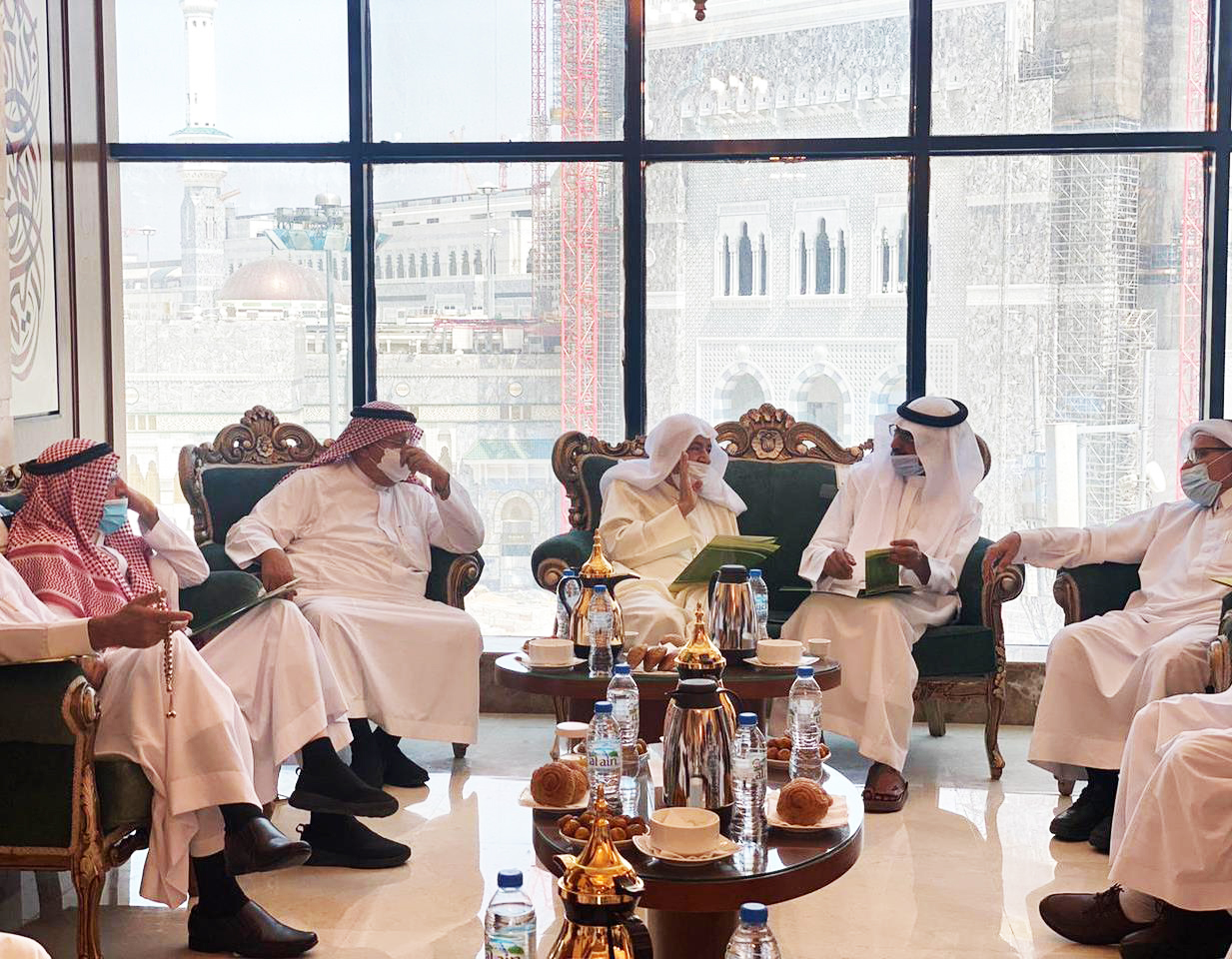 الزايدي يطلع 35 رائداً من التعليم على إنجازات ومشاريع (إحسان) الخيرية