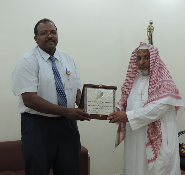 "إحسان" تكرم دواجن الوطنية فرع مكة المكرمة في دعم الأسر الفقيرة