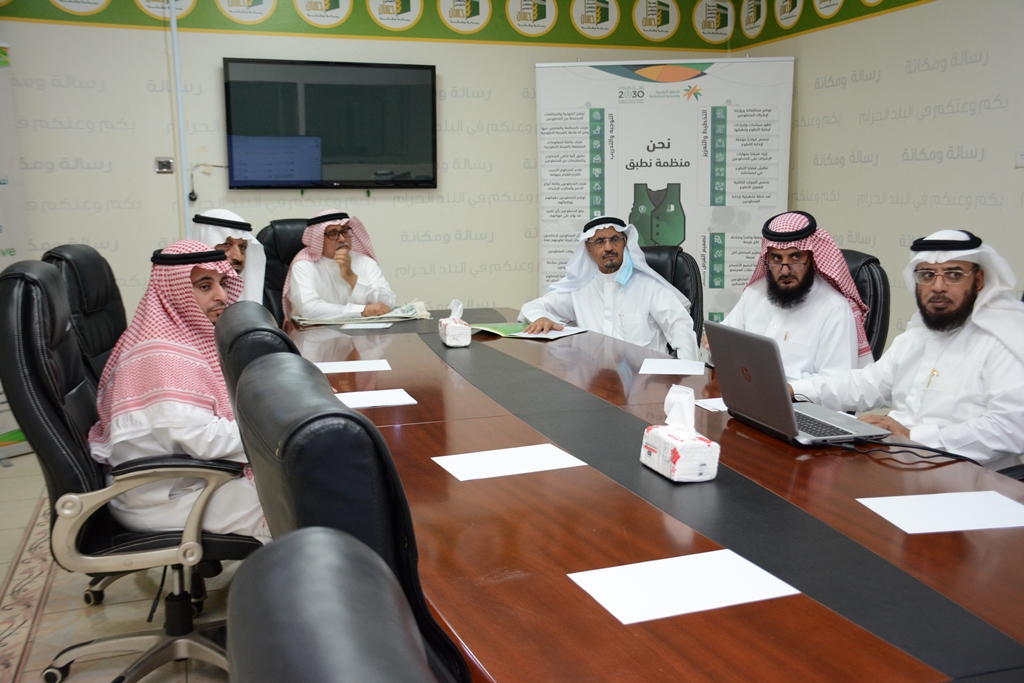 الزايدي يطلع الثنيان على أوقاف ومشاريع جمعية الإحسان بمكة