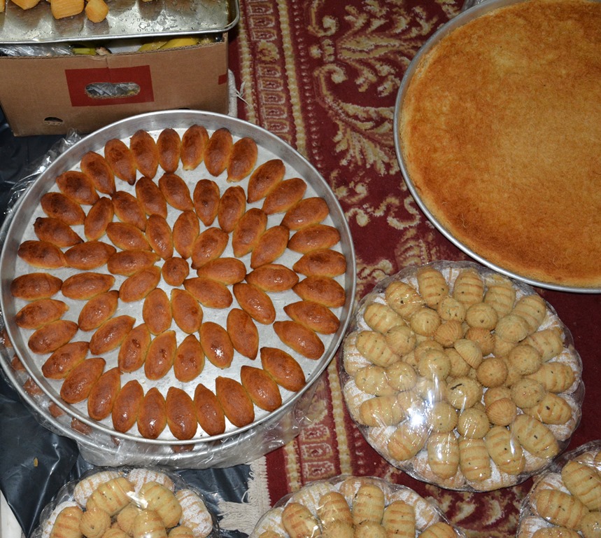 100 كجم (حلا) توزع يومياً على ضيوف خيمة (إحسان) الرمضانية