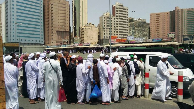 (إحسان) تقدم واجب الضيافة لـ 200 معتمر