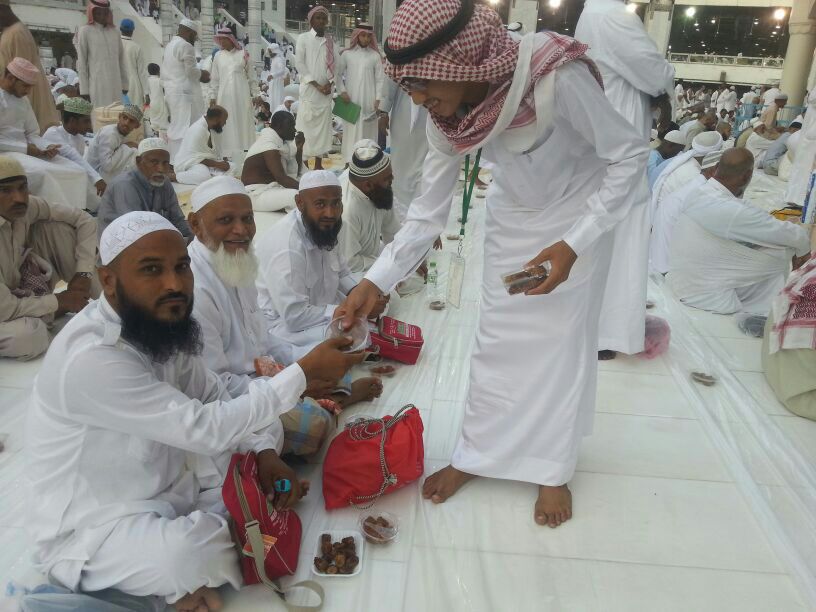 برنامج إفطار صائم (طوال العام داخل الحرم)