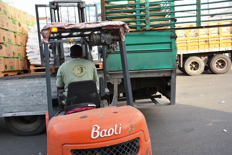 توزيع سلة إبراهيم السريع الغذائية على 500 أسرة محتاجة