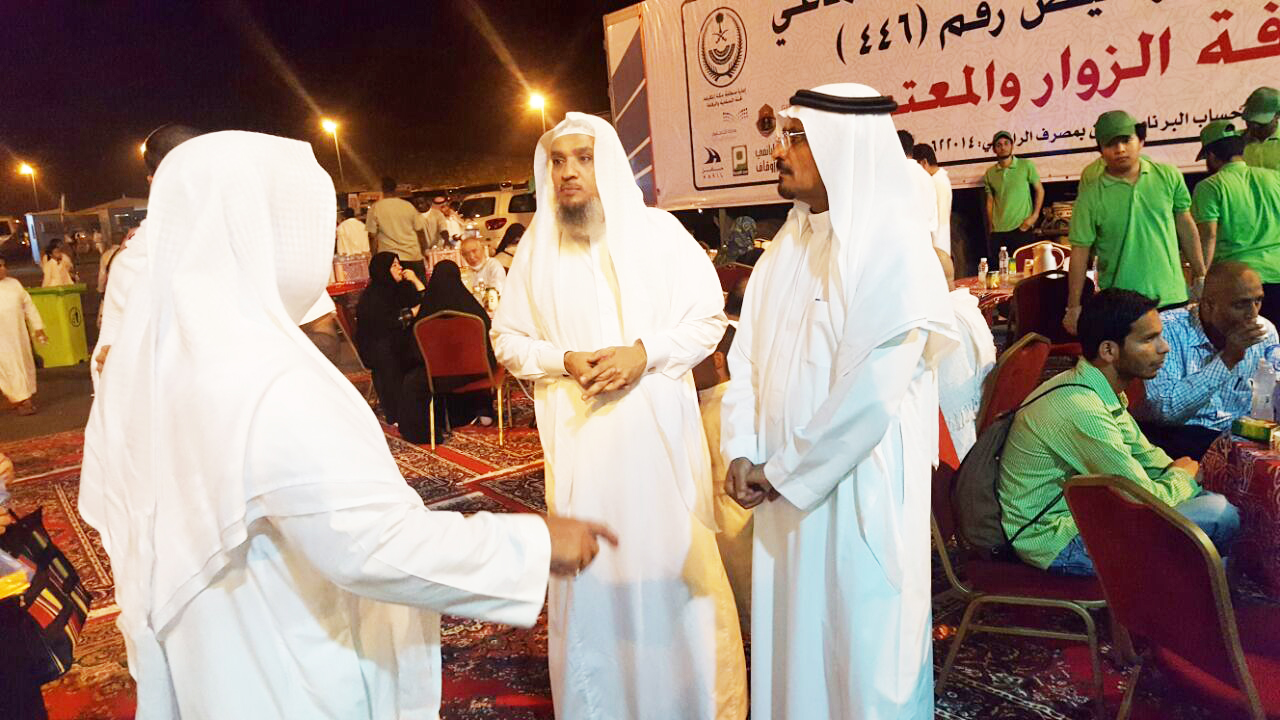 الزايدي يرصد مدى رضا المعتمرين في خيمة إحسان الرمضانية