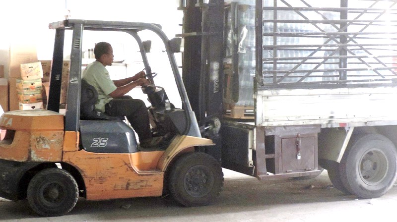 480 كرتون ماء لسقيا حجاج الدول العربية