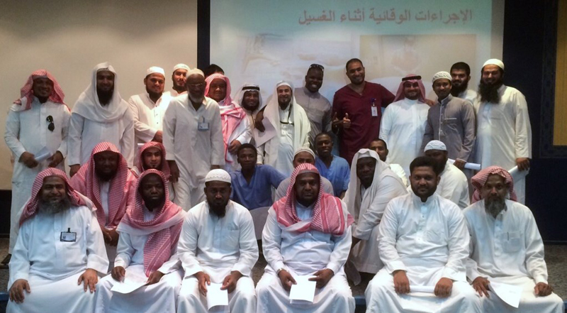 31 موظفاً من مغسلة جامع التوحيد في دورة التعامل مع الحالات المعدية