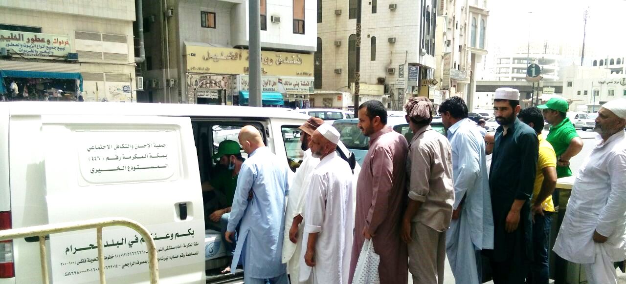 400 وجبة ساخنة لزوار المسجد الحرام