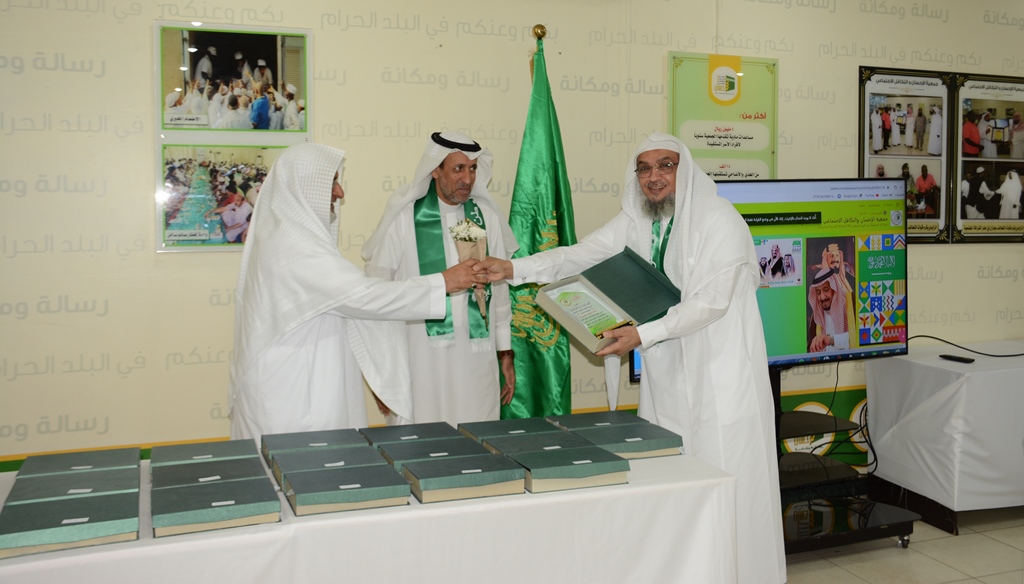 الشاكري والنفيعي يكرمان العاملين في جائحة (كورونا)