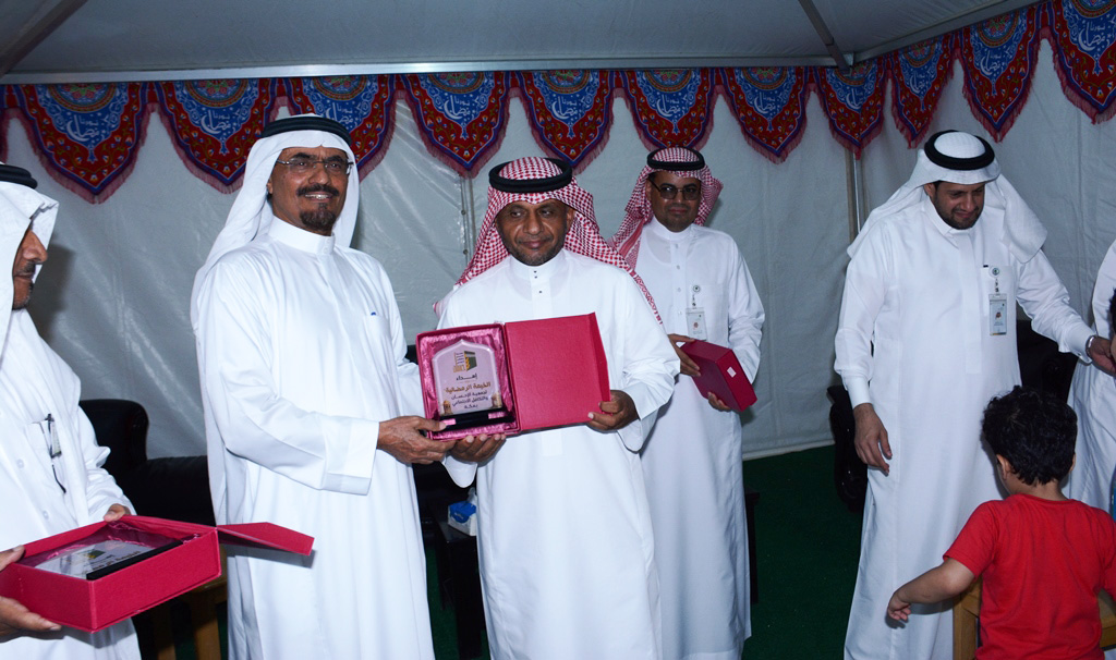 الزايدي يدشن خيمة (إحسان) الرمضانية ويكرم مركز التنمية بمكة