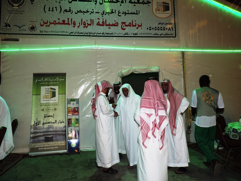 رئيس اللجنة التنفيذية للجنة السقاية والرفادة يزور خيمة "إحسان" الرمضانية