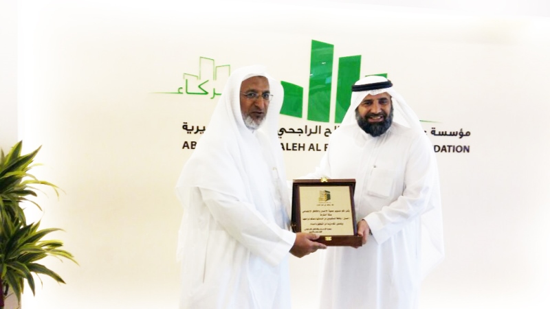 "الراجحي الخيرية" : دعم برامج خدمة الزوار والمعتمرين