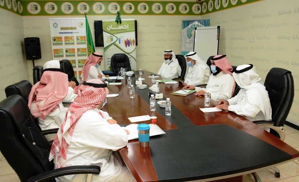 معايير الجودة والتميز المؤسسي في محاضرة بقاعة (إحسان)