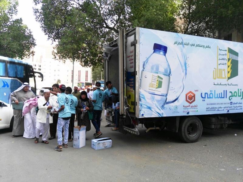 (إحسان) توزع أكثر من 6 مليون عبوة ماء للحجاج عبر برنامج (الساقي)