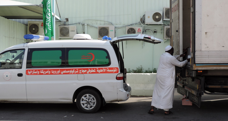 2400 وجبة و 500 كرتون ماء لحجاج تركيا ومسلمي أوروبا وأمريكا