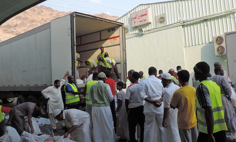 بحث مستجدات توزيع لحوم الهدي والأضاحي في العاصمة المقدسة