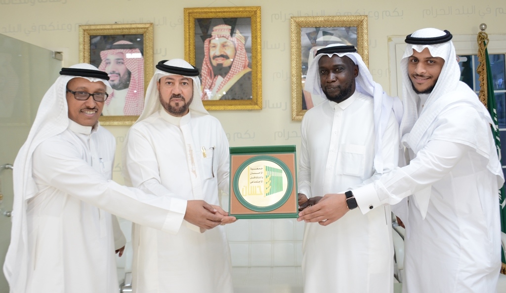 جمعية الإحسان تكرم جمعية عون على جهودها التقنية