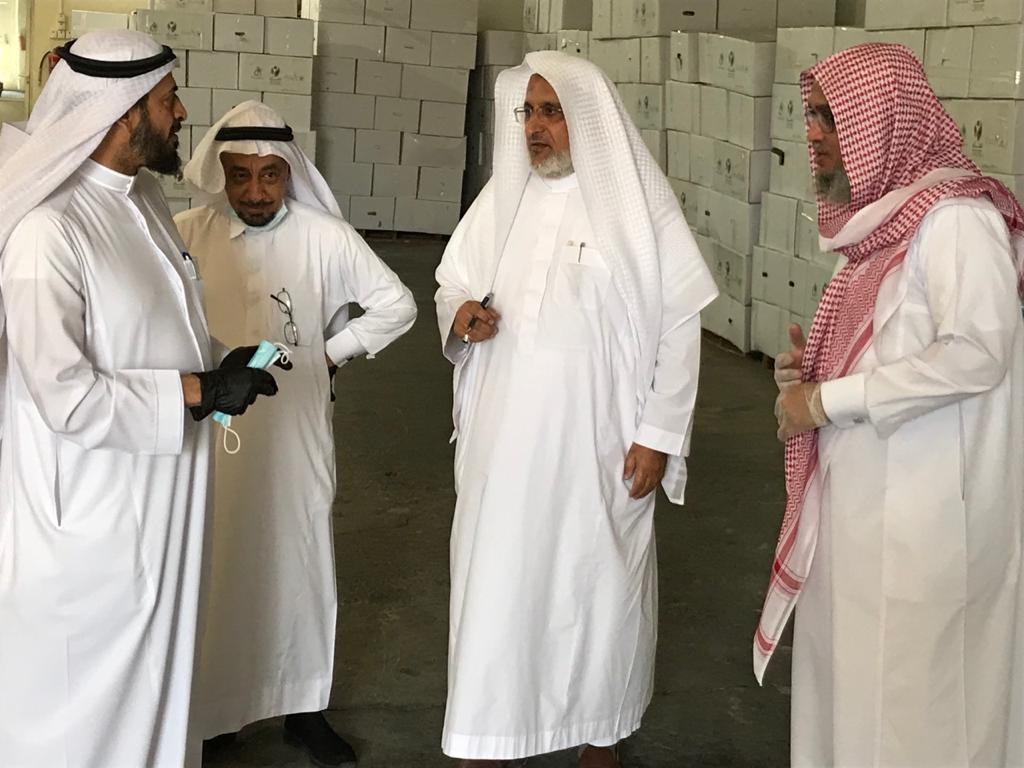 "السقاية والرفادة" تطمئن على آلية (إحسان) في استلام وتوزيع السلال الغذائية