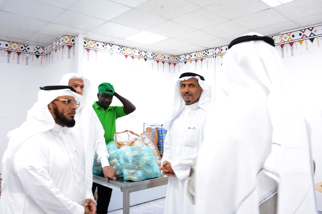 الزايدي يتفقد معمل جمعية الإحسان لإعداد وجبات إفطار صائم داخل الحرم