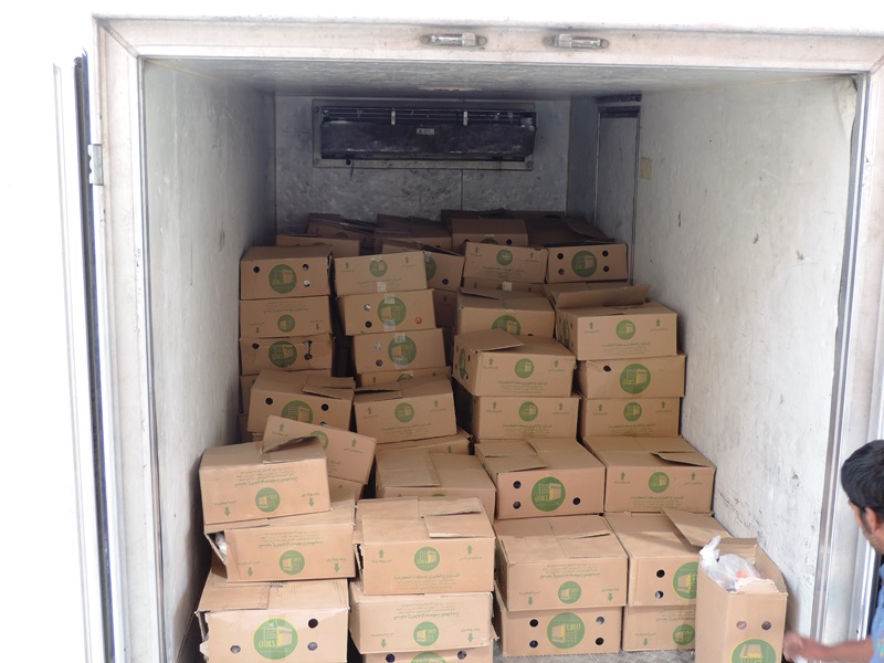 10آلاف عبوة ماء وعصير وتمر لمراجعي تصحيح الجالية المينمارية