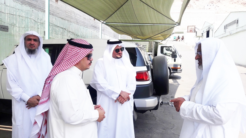 مدير مركز التنمية الاجتماعية بمكة ومساعده يزوران (إحسان)