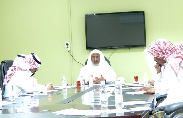 مناقشة تقويم الأداء وتطوير الخدمة