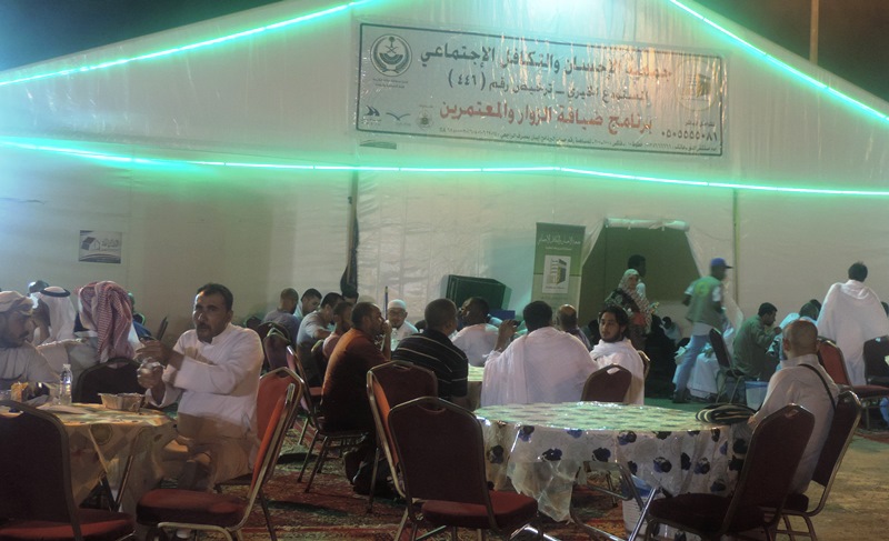 "إحسان" تستضيف 10.000 معتمر في الخيمة الرمضانية بمواقف السيارات