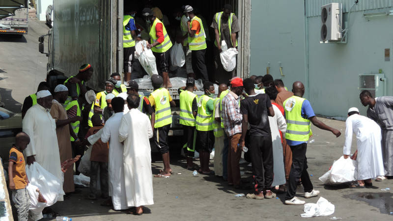 توزيع 1000ذبيحة على 2000 مستفيد من فقراء الحرم