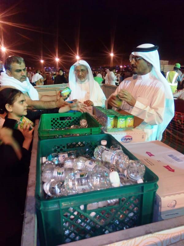 الزايدي يطمئن على جودة الخدمة المقدمة للضيوف في خيمة (إحسان)