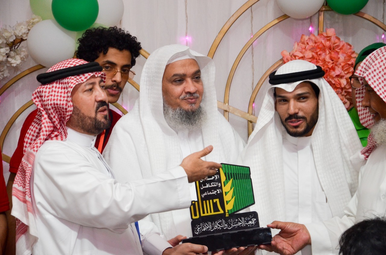 جمعية الإحسان تكرّم رئيس نادي الطلبة السعوديين المبتعثين لجامعة شفيلد البريطانية