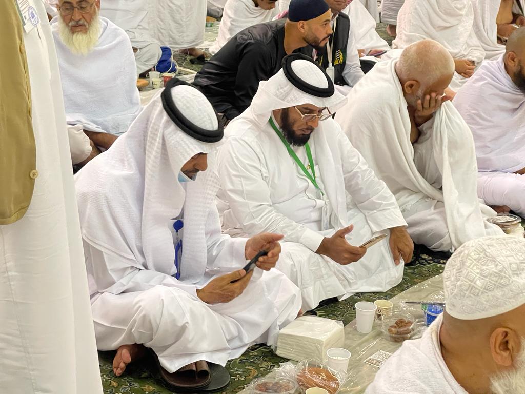 الزايدي يطمئن على آلية توزيع وجبات إفطار صائم داخل الحرم وساحاته