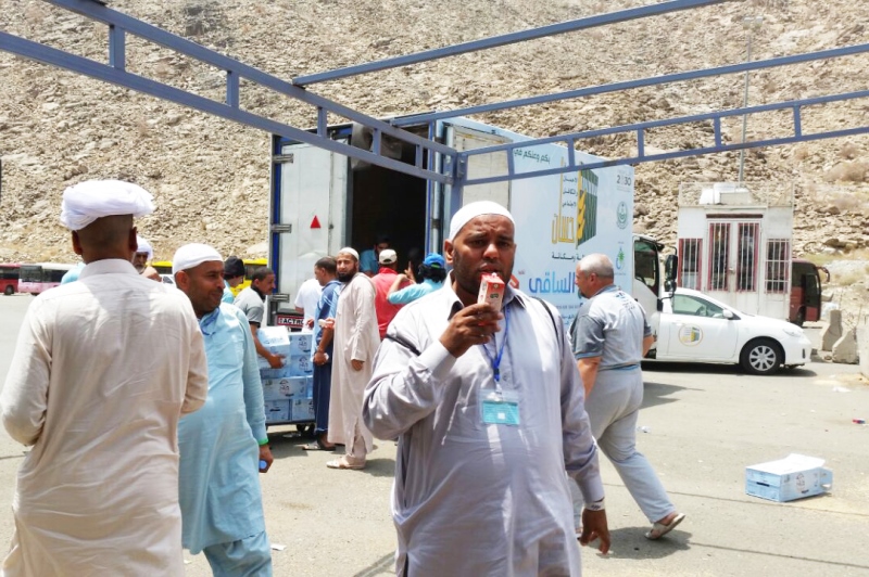 65.000 عبوة عصير لضيوف الرحمن في البلد الحرام