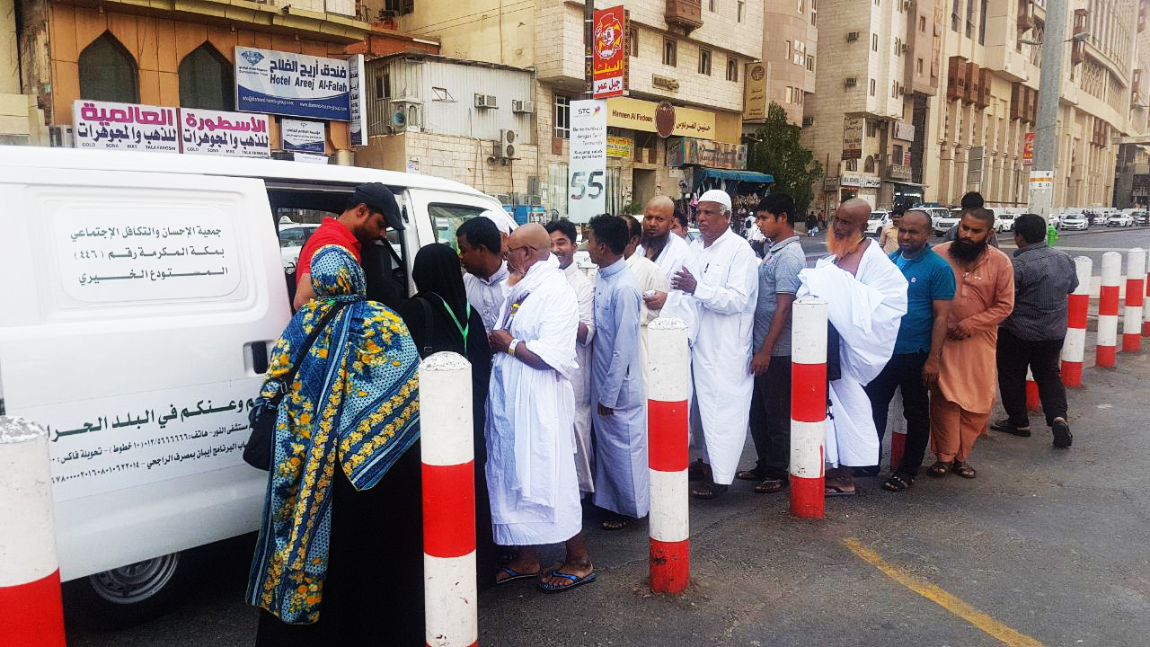 100 وجبة ساخنة لضيوف الرحمن في المنطقة المركزية