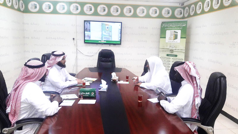 الشعلان يطلع على آلية توزيع وجبة إفطار صائم