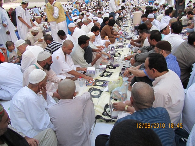 توزيع 290 ألف فطرة ووجبة إفطار صائم في الحرم المكي