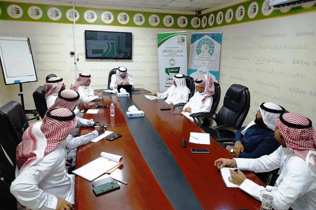 مدير جمعية الإحسان يعقد اجتماعا مع قيادات الجمعية لمواصلة التحسين والتطوير