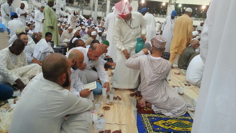 28 ألف ريال لإفطار صائم داخل الحرم