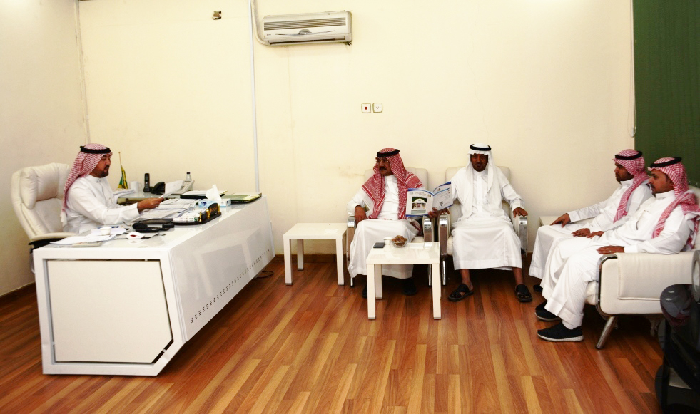 عضو مجلس إدارة (إحسان) يتفقد المستودع الخيري والإدارات والأقسام بالجمعية