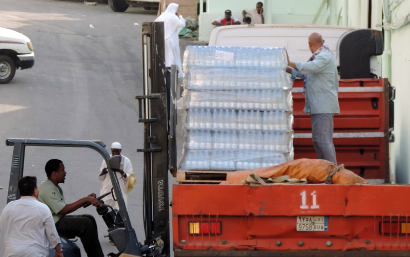 300 كرتون ماء للبلدية الفرعية بالشرائع