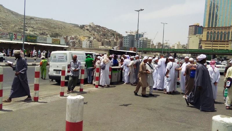 مشروع الإطعام الخيري بـ (إحسان) يستهدف زوار الحرم المكي