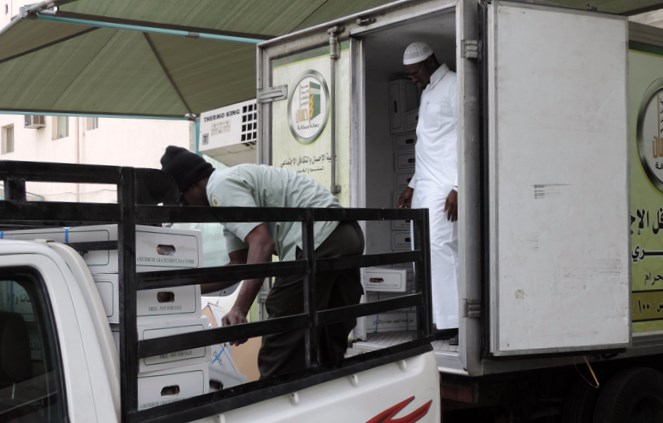 400 كرتون لحوم هدي للأسر المحتاجة في مكة المكرمة