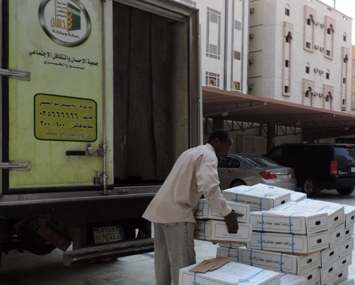 توزيع 400 ذبيحة لحوم للمستفيدين في العزيزية والعتيبية وأجياد